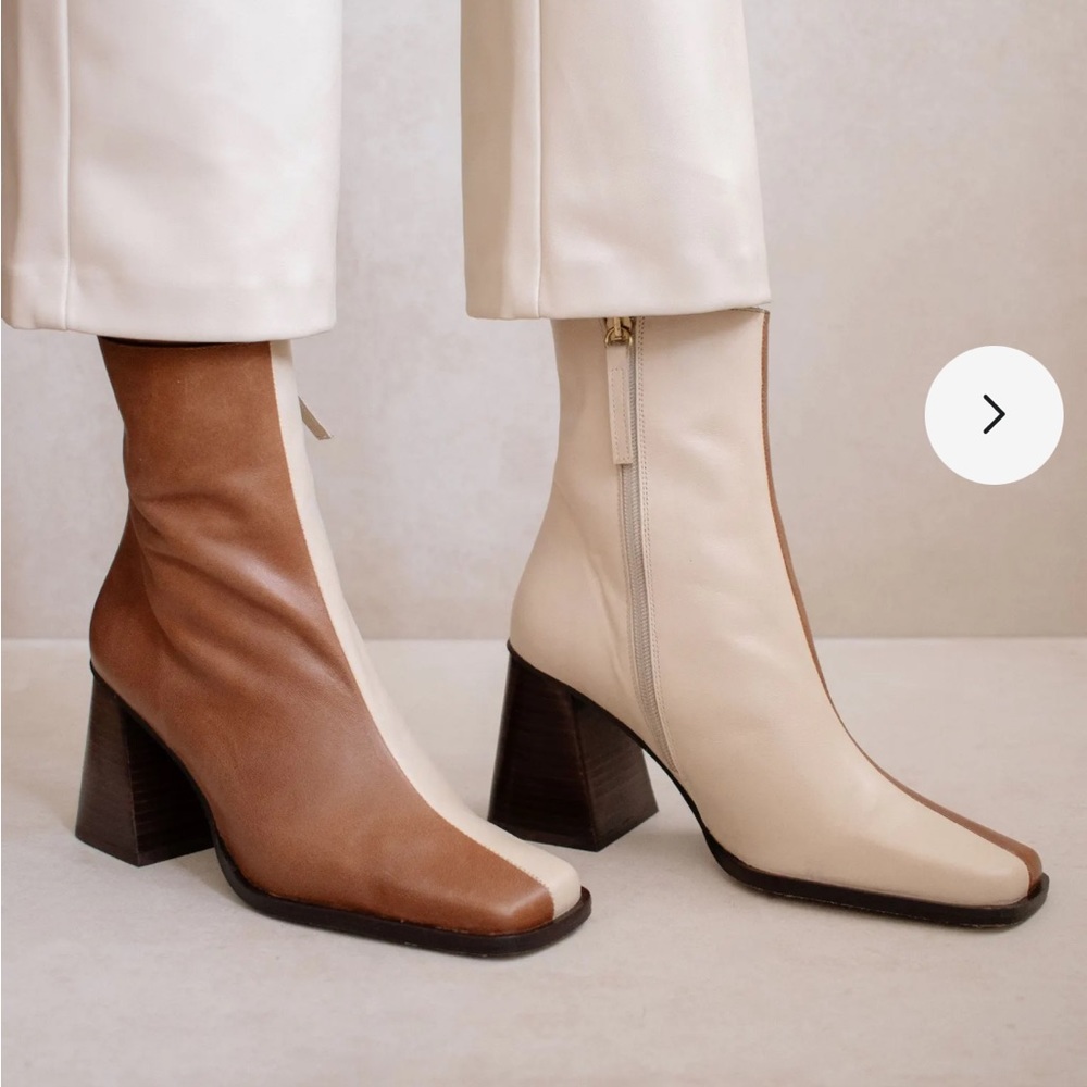 Alohas South Bicolor Boots in size 38 (US 7.5)